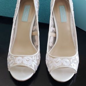 Blue by Betsey 7.5 Adley White Lace Heels Heels